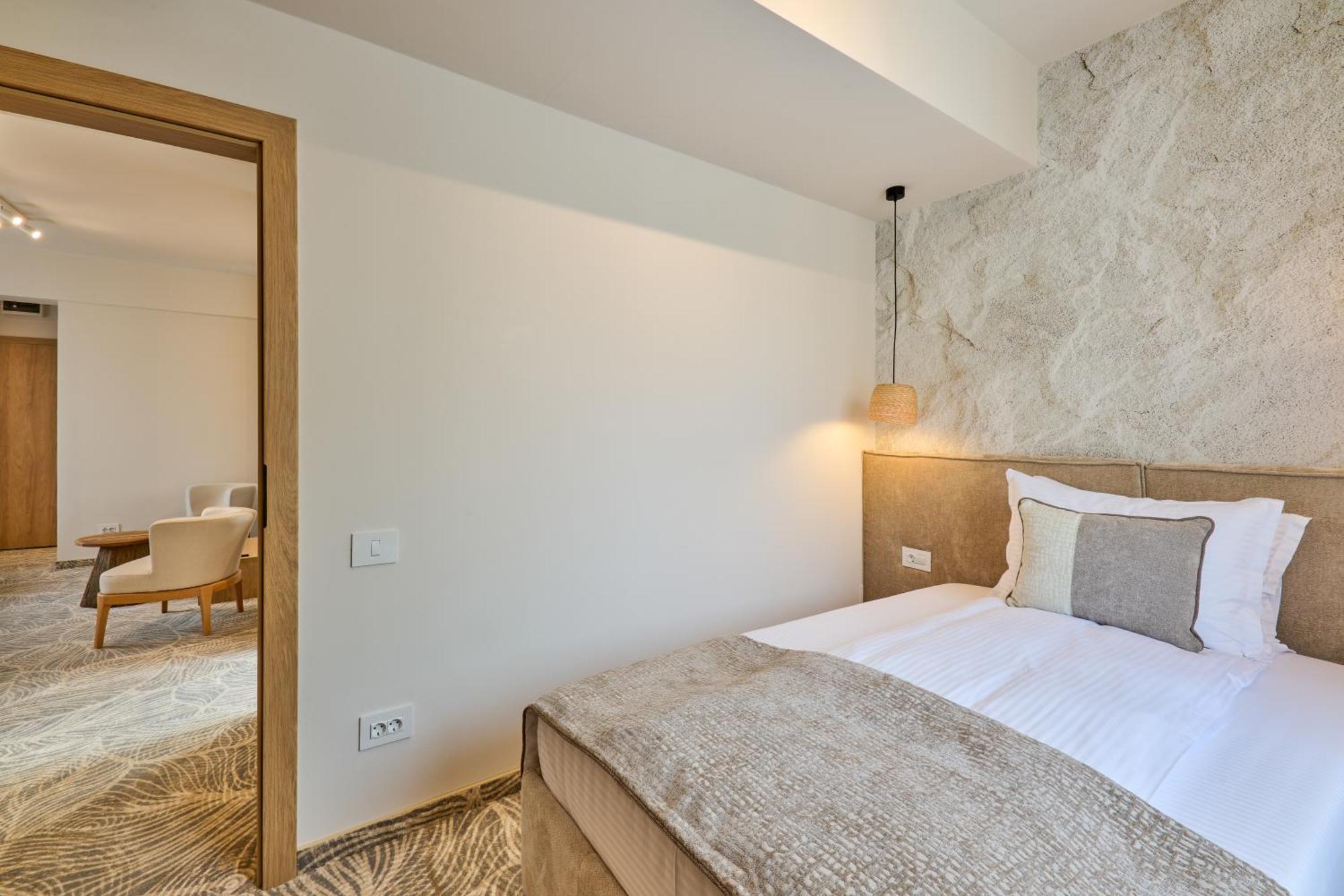 Hotel Serenity Тимишоара Экстерьер фото