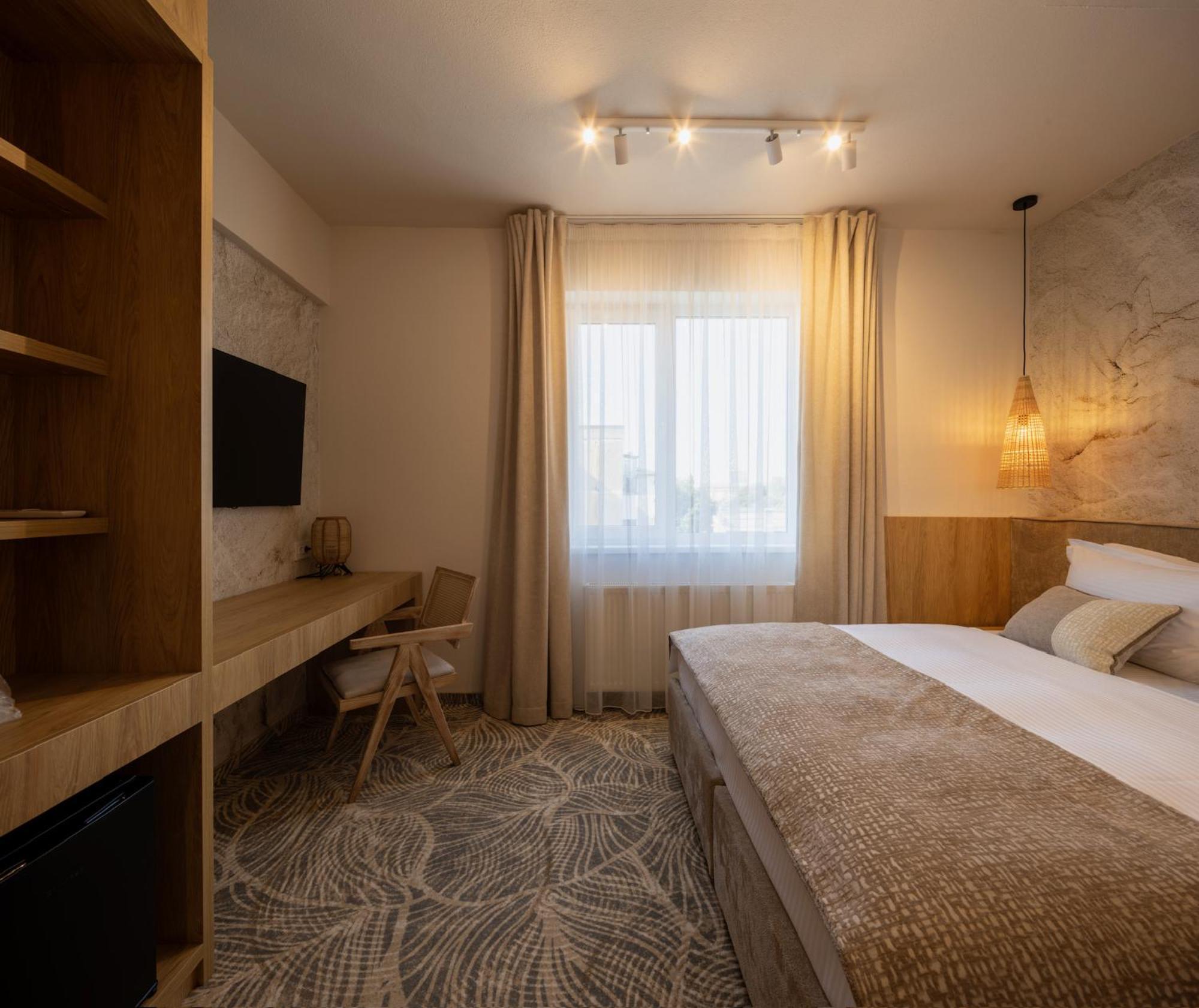 Hotel Serenity Тимишоара Экстерьер фото